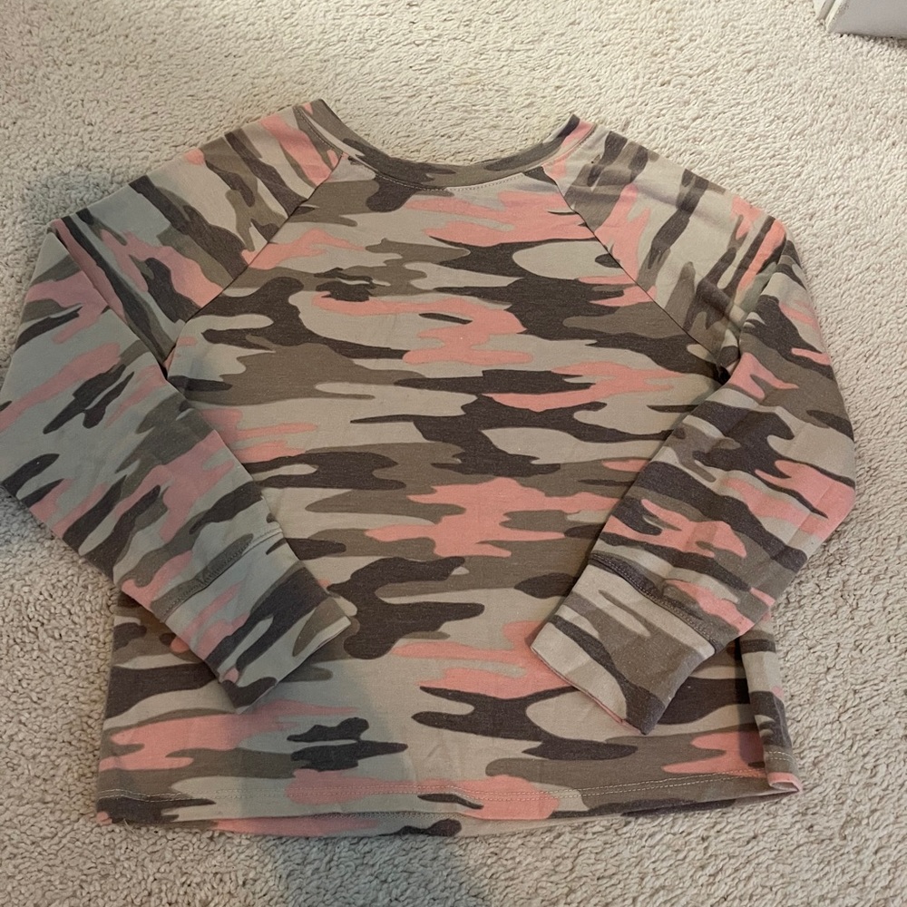 Girls camo long sleeve shirt